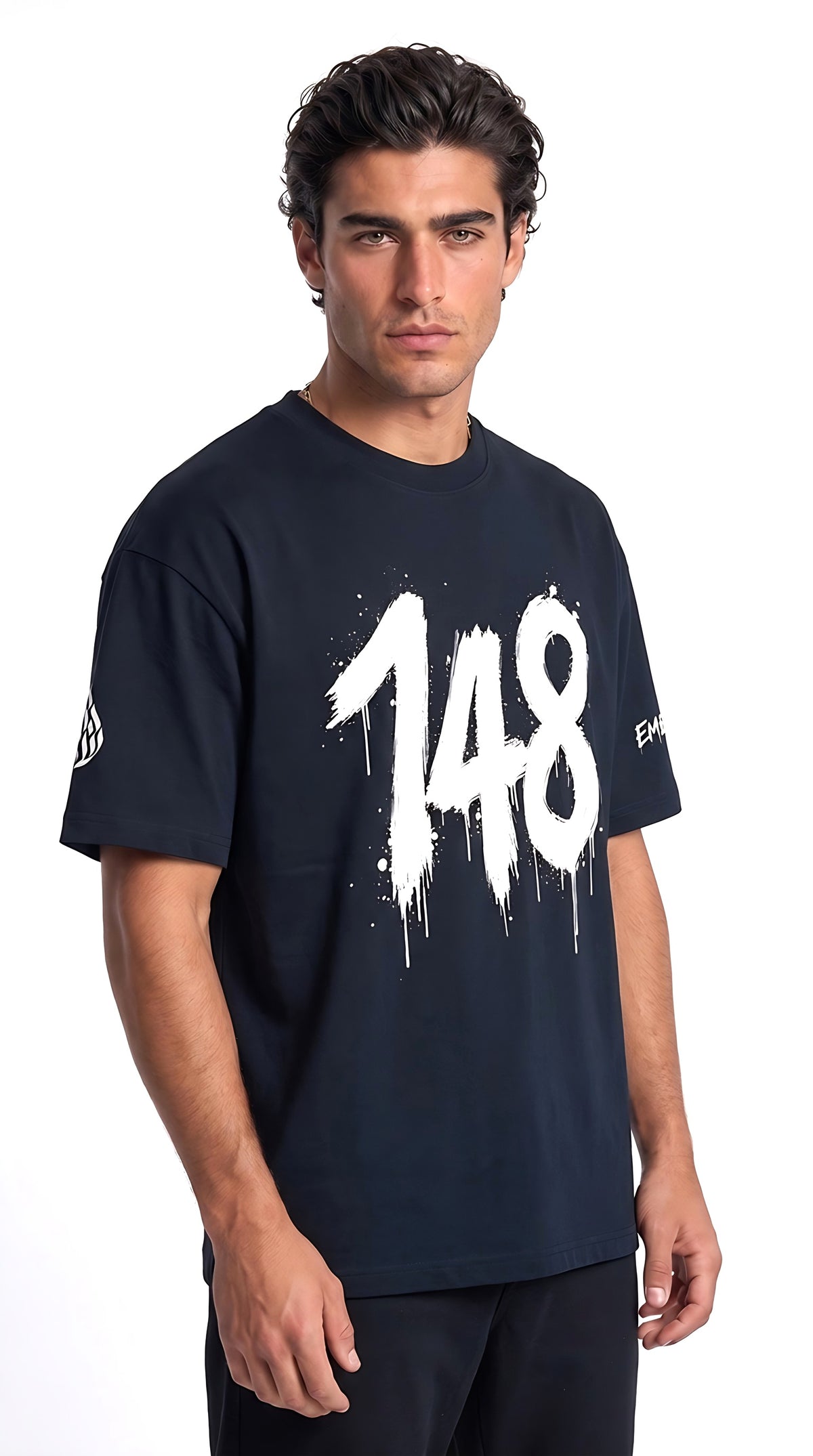 T-shirt oversize EMETH 148 bleu marine porté, vue de face