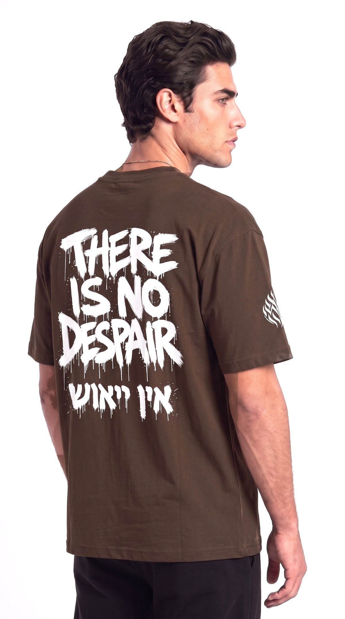 T-shirt oversize EMETH 148 café porté, vue de dos